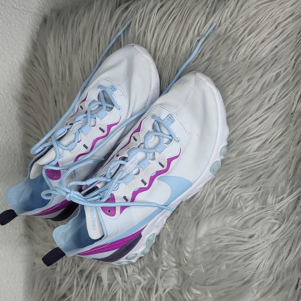 Offering Discounts - Nike React Element 55 